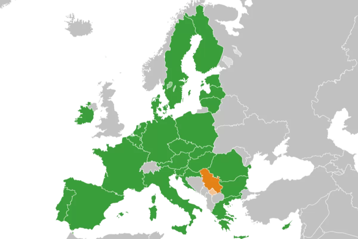 Sârbii sunt în favoarea integrării în UE, în ciuda naraţiunilor anti-UE diseminate de presă