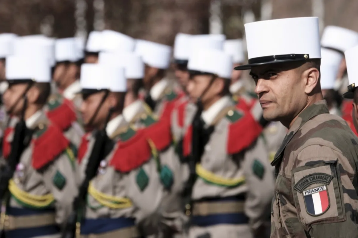 Membri ai regimentului 13 Legiunea Străină participă la ceremonia de marcare a 160 de ani de la „Bătălia de la Camerone”, în Tapa, Estonia, 30 aprilie 2023.