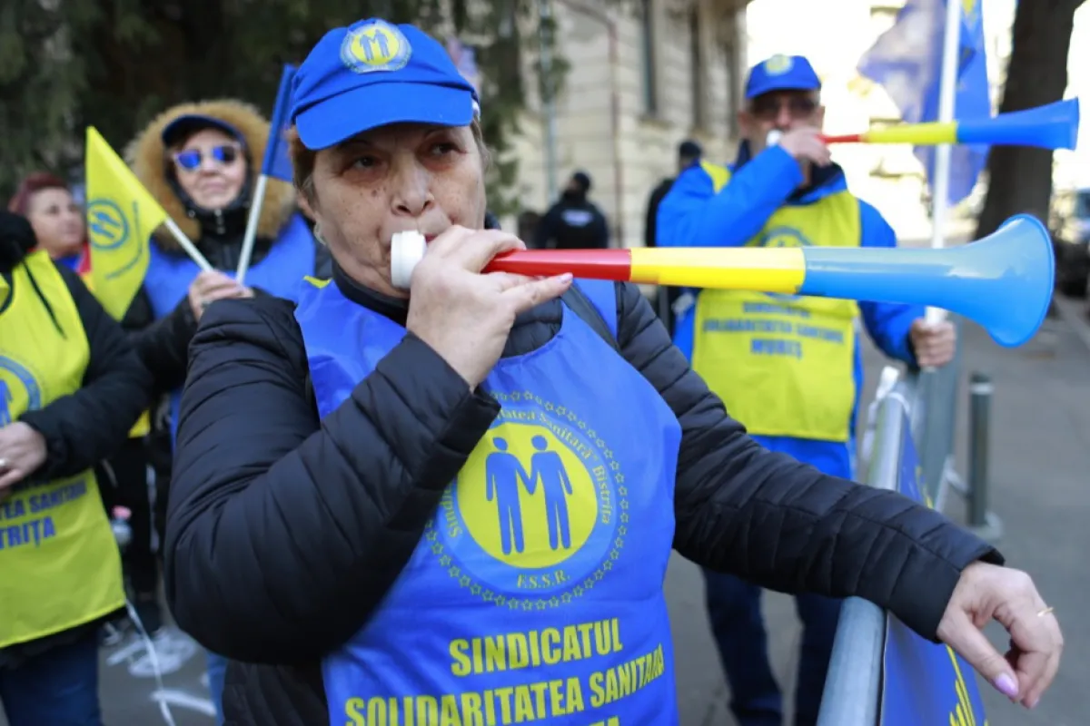 Angajații din aparatul de lucru al Guvernului vor intra în grevă japoneză