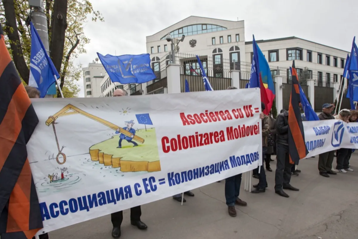 Protest al blocului politic „Victorie”, controlat de oligarhul fugar Ilan Şor, în faţa Ambasadei României la Chişinău
