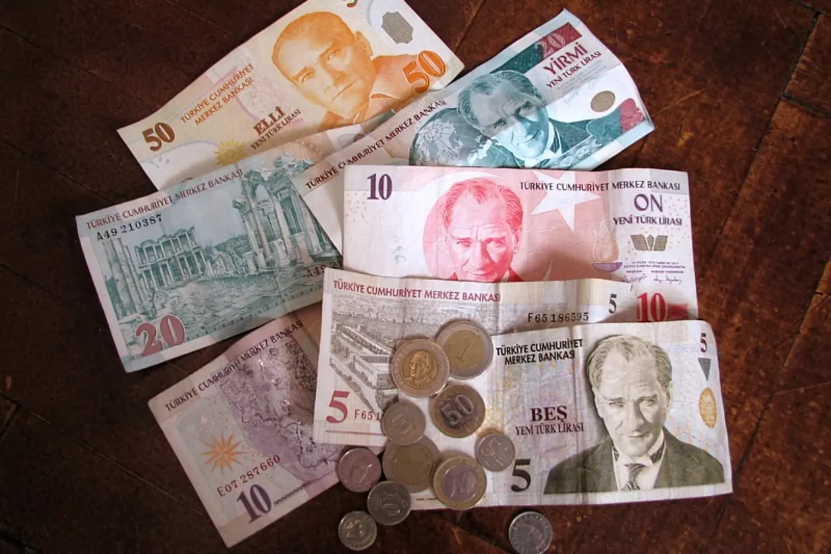 Lira turcească s-a depreciat aproape de un nivel record