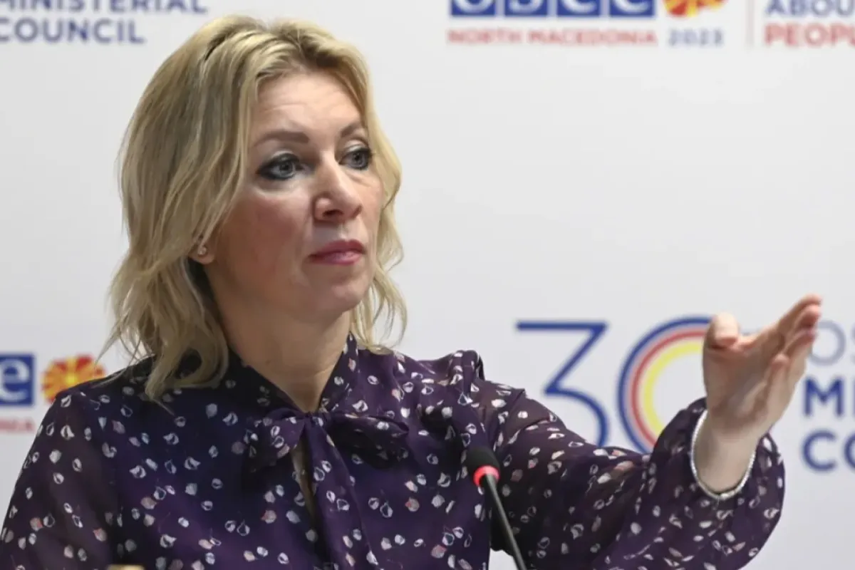 Directorul Departamentului de Informații și Presă al Ministerului Afacerilor Externe al Federației Ruse, Maria Zaharova, reacționează în timpul conferinței de presă a ministrului rus de externe Lavrov în marja celei de-a 30-a reuniuni ministeriale a OSCE de la Skopie, Republica Macedonia de Nord, 1 decembrie 2023.