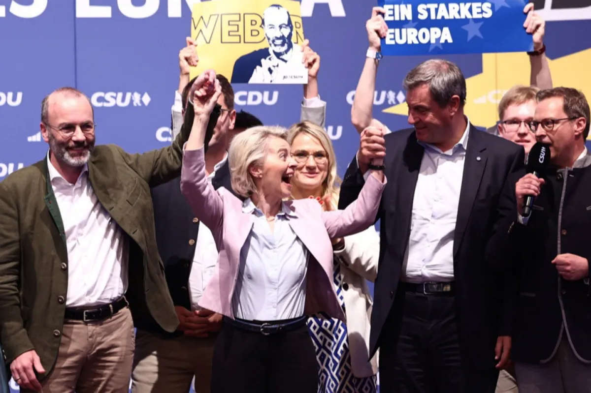 Extrema dreaptă bea șampanie în UE, dar UE are alte treburi