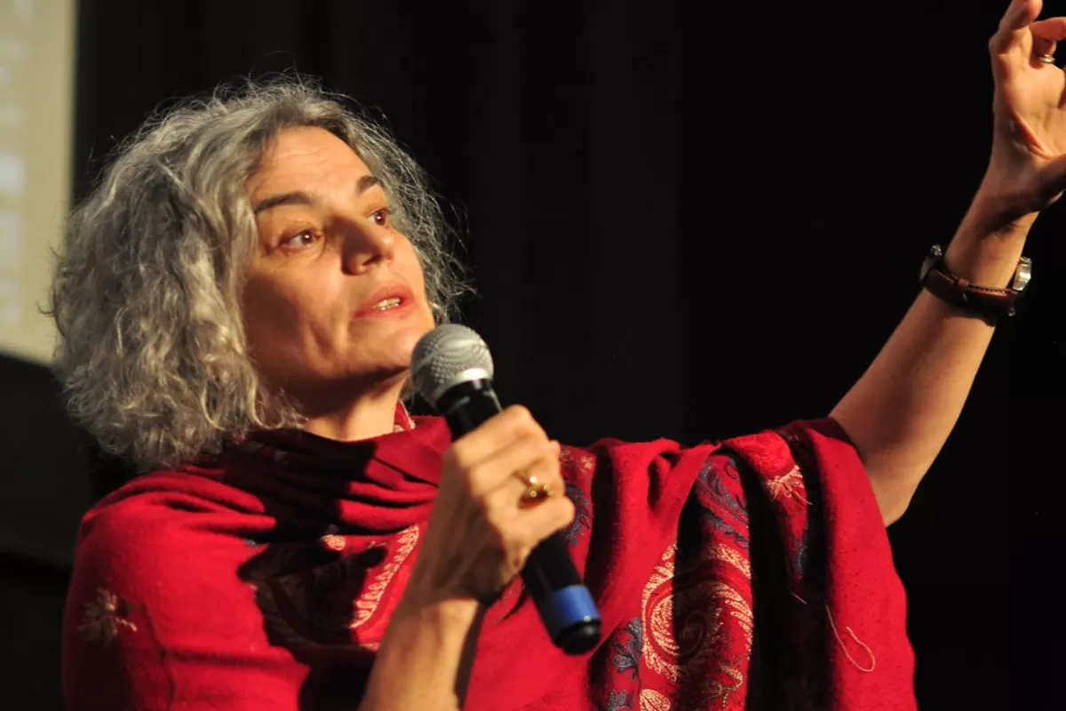 Procurorii din București au dispus reţinerea pentru 24 de ore a unui tânăr, în dosarul privind ameninţările cu moartea primite de actriţa Maia Morgenstern