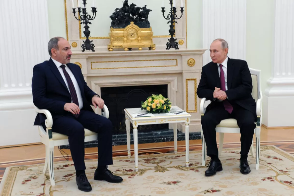 Premierul armean, Nikol Pașinian, s-a plasat în izolare, pentru a putea fi primit de președintele rus, Vladimir Putin