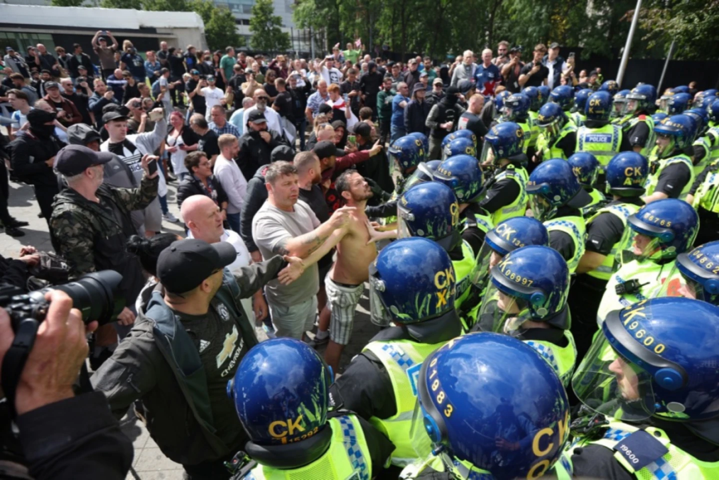 Violent protests in Britain: the far right, radicalized by disinformation