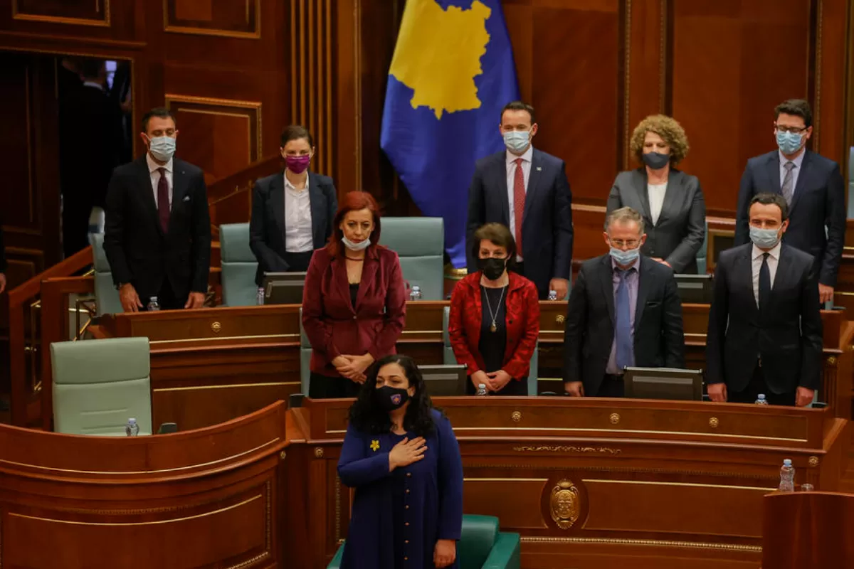 Noua președintă kosovară e jurista de 38 de ani Vjosa Osmani