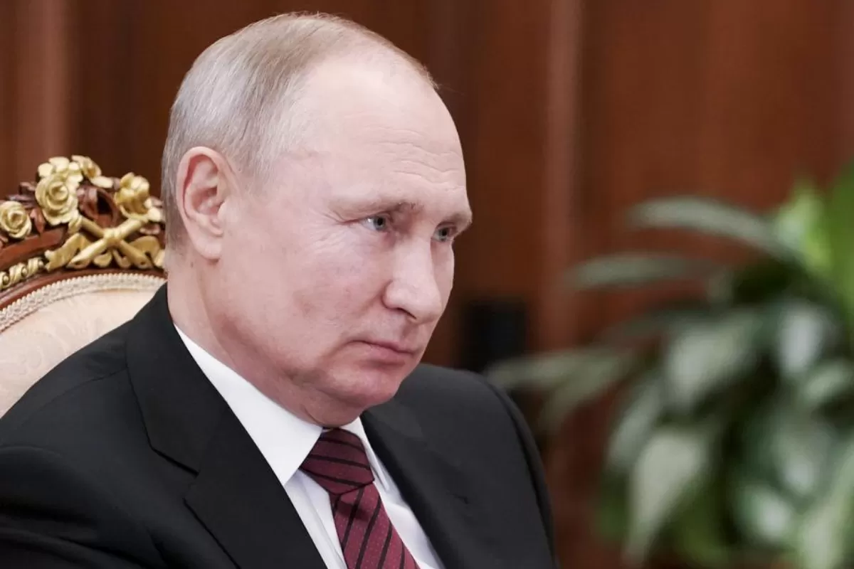 Președintele rus, Vladimir Putin, a semnat, luni, legea care-i permite să mai exercite două mandate prezidențiale, până în 2036