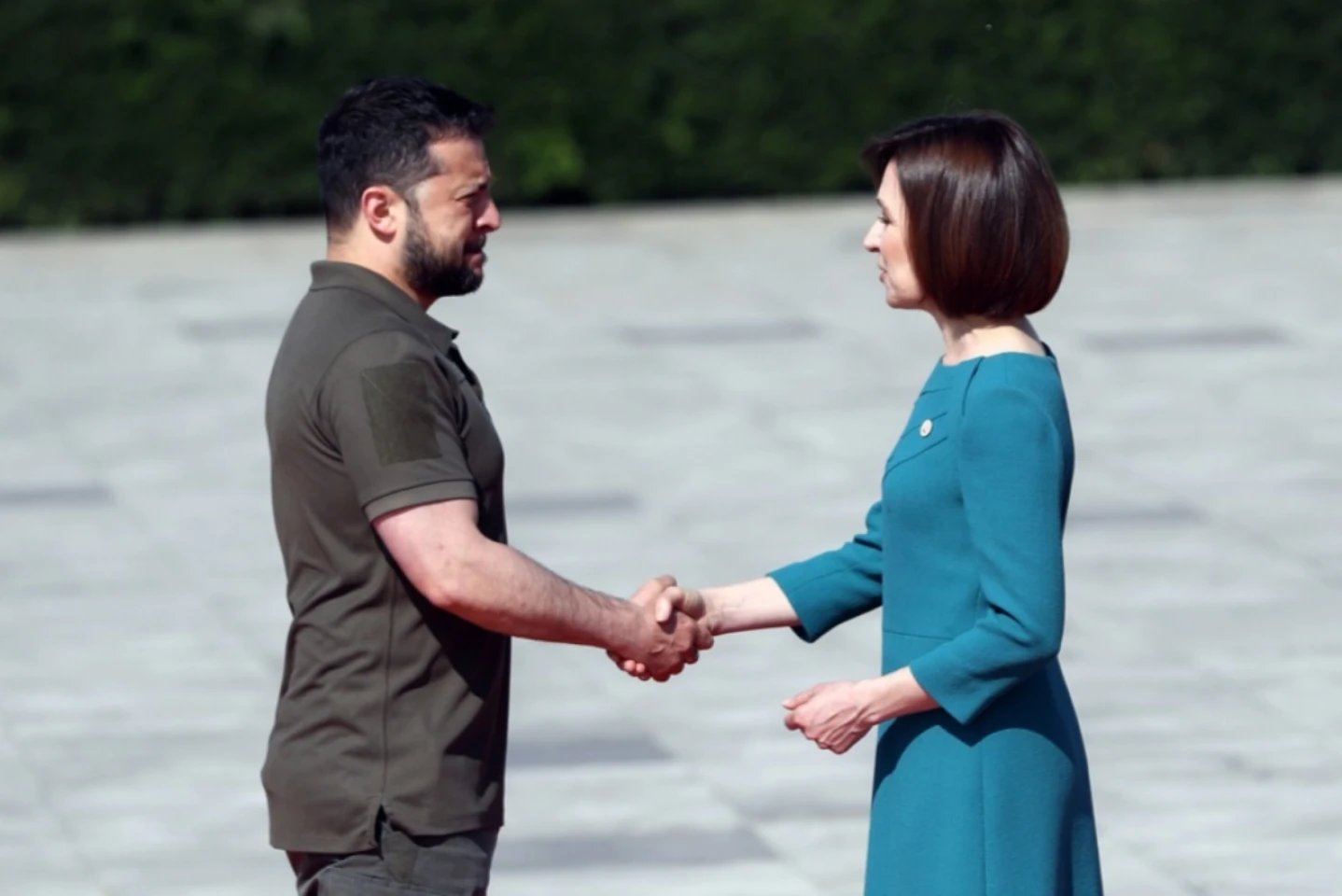 FAKE NEWS: Moldova vrea să-i dea Ucrainei un depozit rusesc de arme din Transnistria