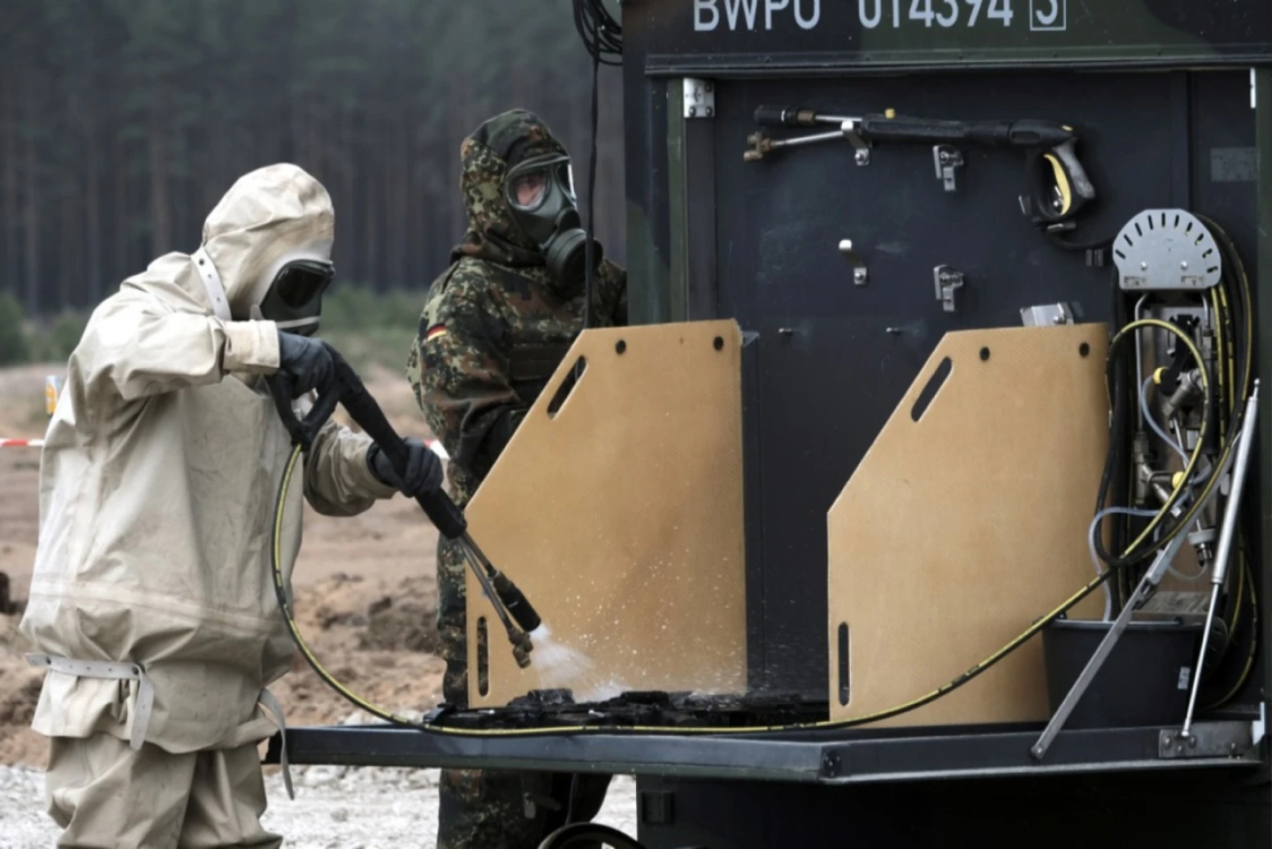 DEZINFORMARE: Arme biologice ucrainene tranzitează România și Republica Moldova 