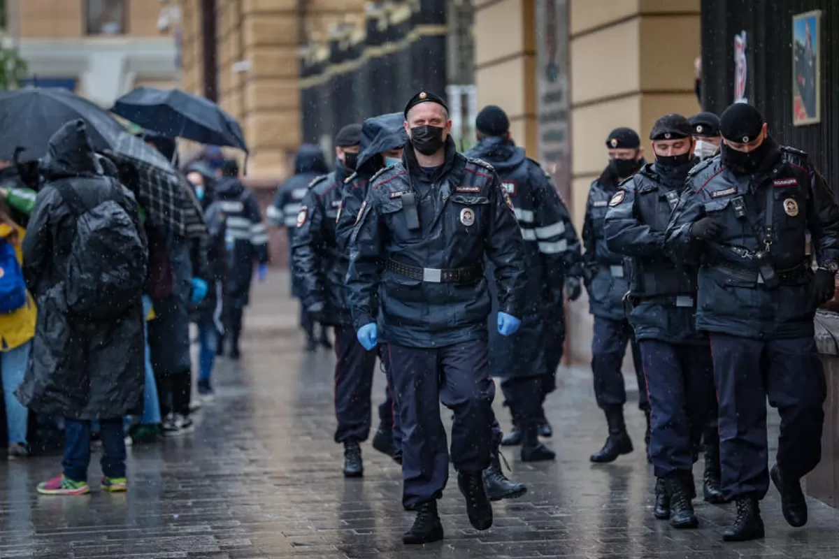 Bruxellesul s-a declarat preocupat de percheziția întreprinsă de agenți ai serviciului federal de securitate rus în apartamentul din Moscova al jurnalistului de investigații Roman Anin