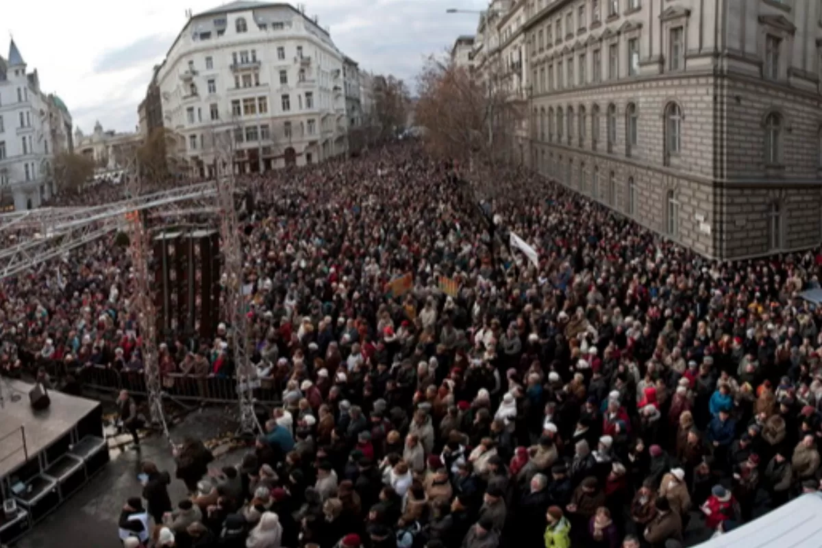 Cel mai popular post de radio independent din Ungaria, Klubradio, a anunţat că fosta sa frecvenţă a fost alocată unui grup media favorabil guvernului