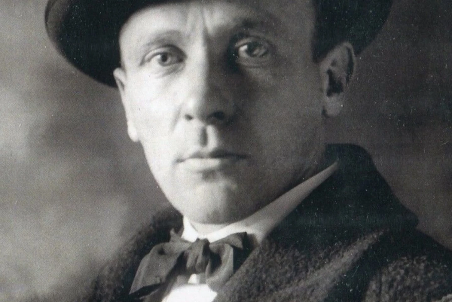 Observator Cultural: Bulgakov, Stalin și alți demoni