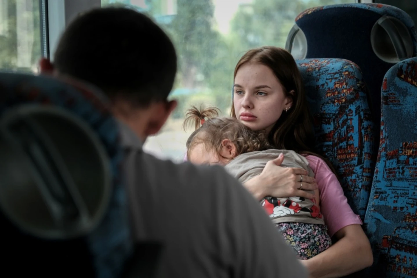 PROPAGANDĂ DE RĂZBOI: Militarii ucraineni răpesc copii în Donbas