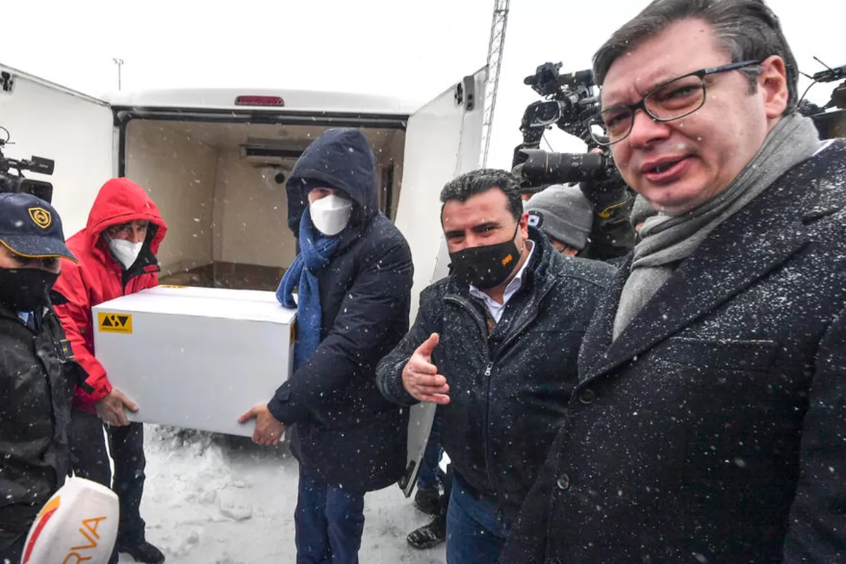 Cum a devenit Serbia un centru regional al vaccinurilor