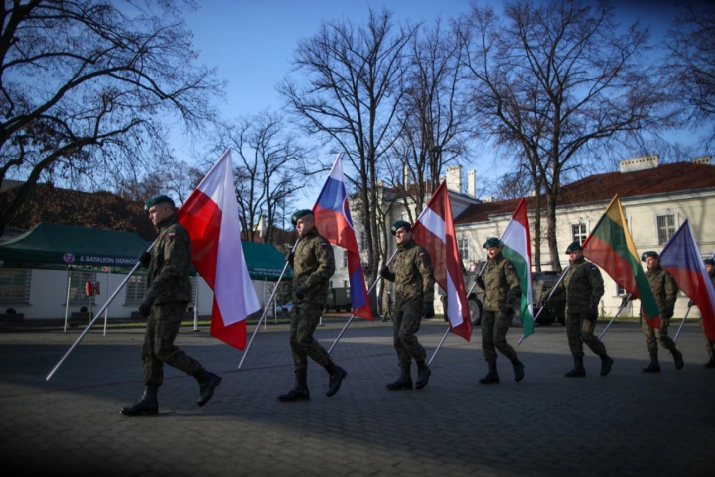 DEZINFORMARE: UE se înarmează pentru a ataca Rusia exact ca Germania nazistă  