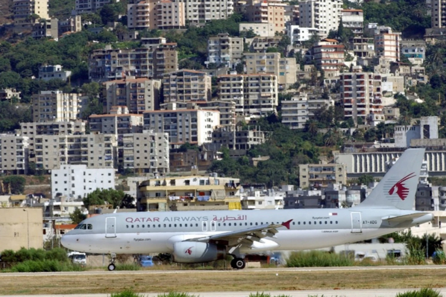 Compania Qatar Airways își suspendă zborurile către capitala Libanului, Beirut