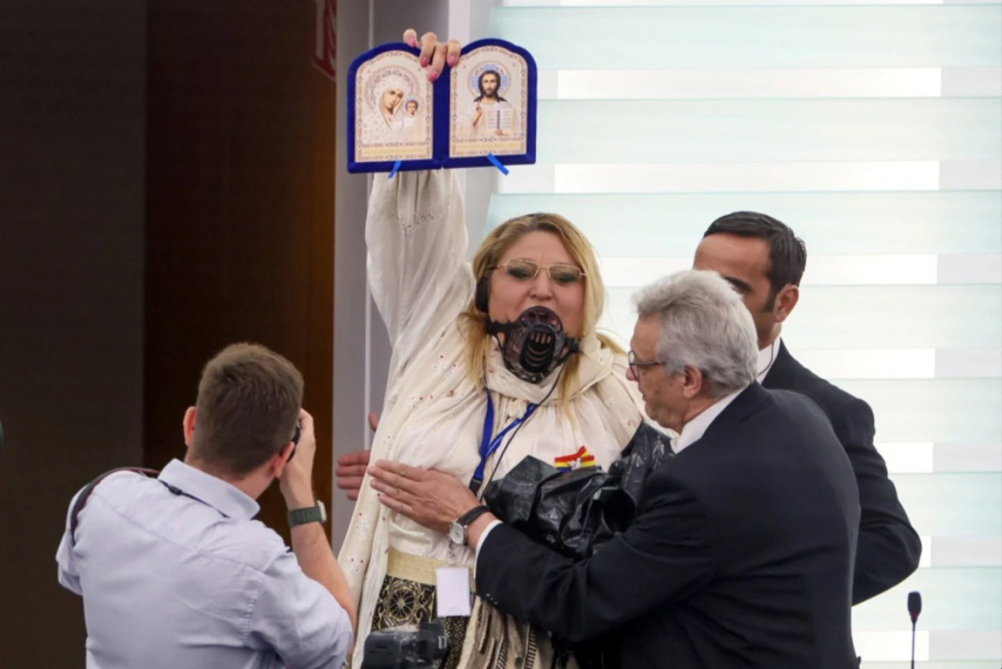 Rusia acuză neonazismul românesc pe care tot ea îl alimentează