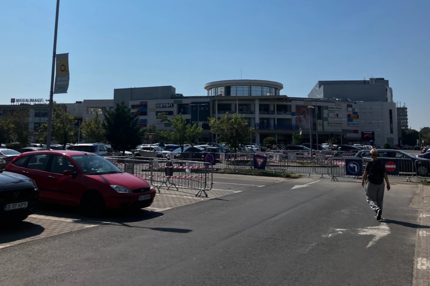 Guvernul a prelungit plafonarea prețurilor polițelor RCA