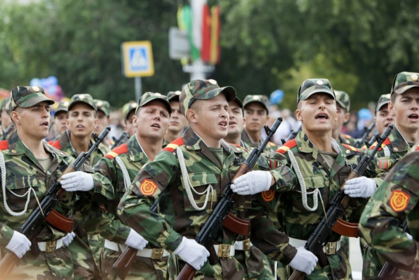 Veridica.md: Uzina „Moldavizolit” din stânga Nistrului, care produce mărfuri cu dublă destinație, riscă să se închidă