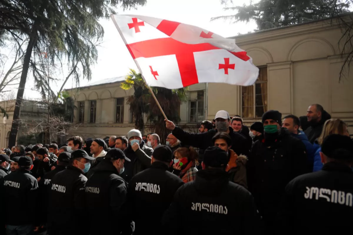 Uniunea Europeană şi Statele Unite le-au cerut deputaţilor georgieni să aprobe un un acord de compromis, care să pună capăt crizei politice acute de la Tbilisi