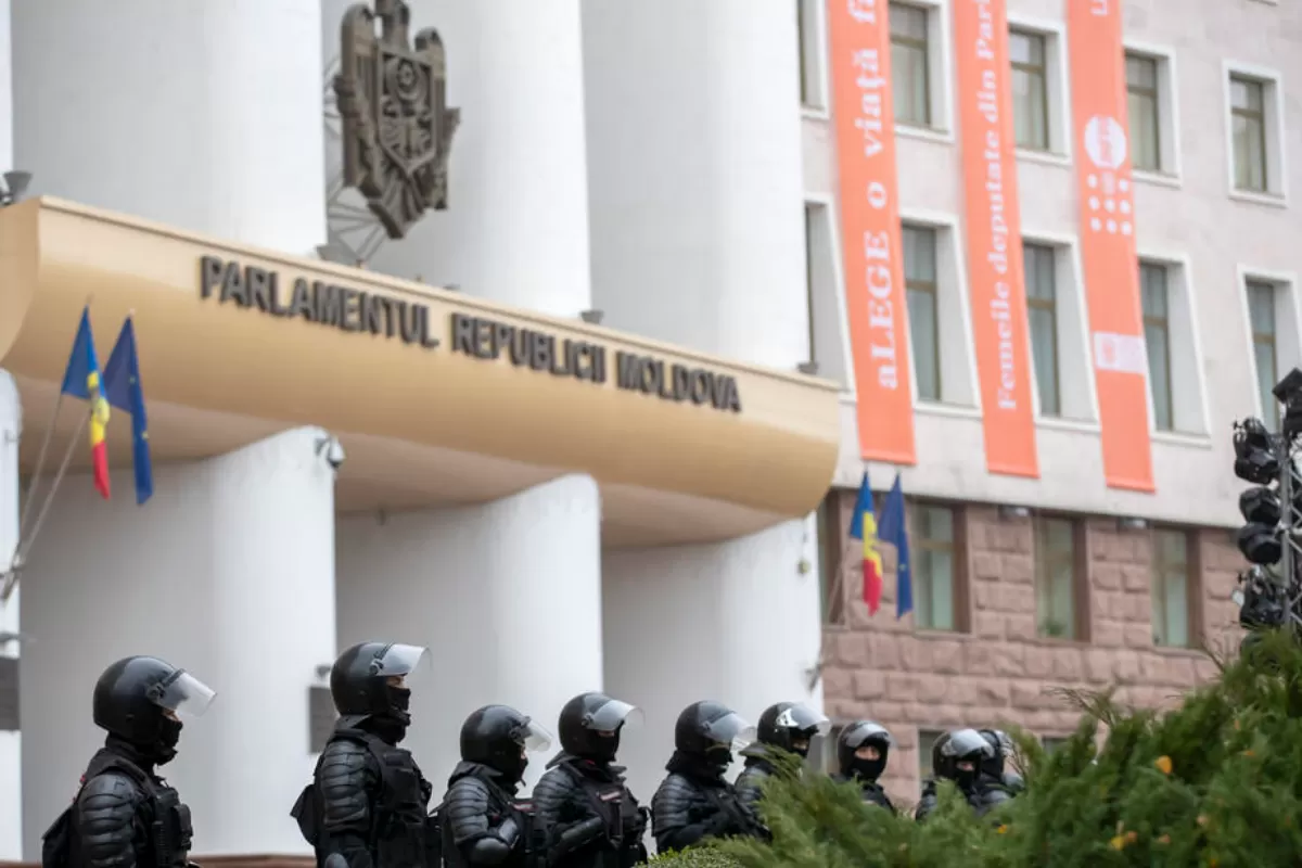 Preşedintele Comisiei de la Veneţia, Gianni Buquicchio, e foarte îngrijorat de situaţia din Republica Moldova, unde stânga filorusă din parlament vrea să decapiteze Curtea Constituțională