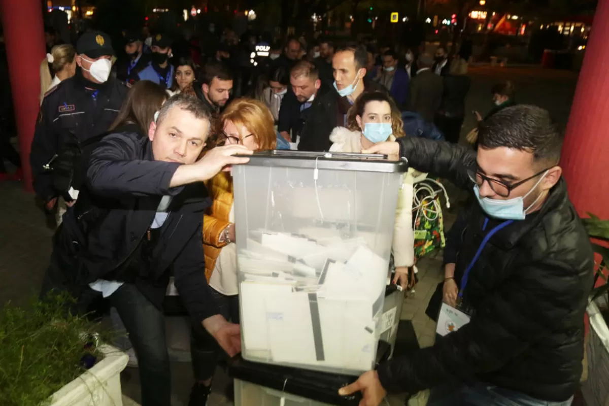 Socialiștii premierului Edi Rama sunt creditați drept câştigători ai alegerilor parlamentare de duminică din Albania