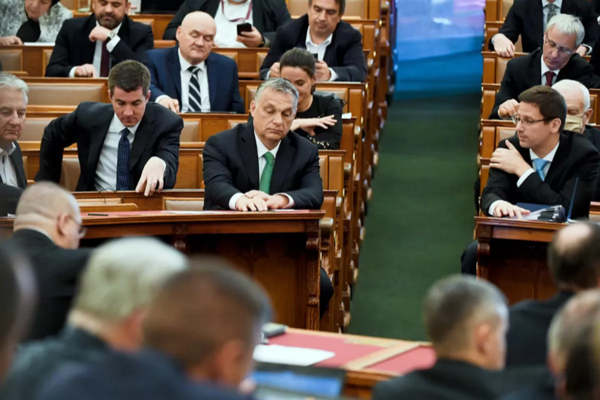 Parlamentul ungar a adoptat legi care autorizează transferul unor active publice  către fundaţii şi instituie tutela asupra universităţilor