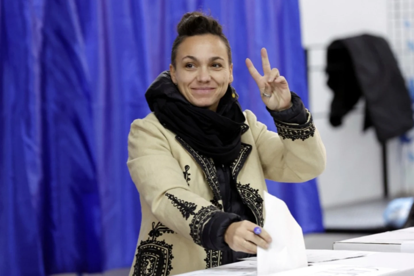 De ce cetățenii români din Moldova au votat altfel decât diaspora din Occident?