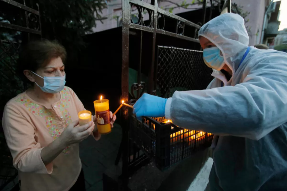 FAKE NEWS: Iohannis și Patriarhul Daniel au înțelegeri secrete pentru ca BOR să sprijine vaccinarea anti-coronavirus în schimbul relaxării condițiilor pentru slujbele religioase