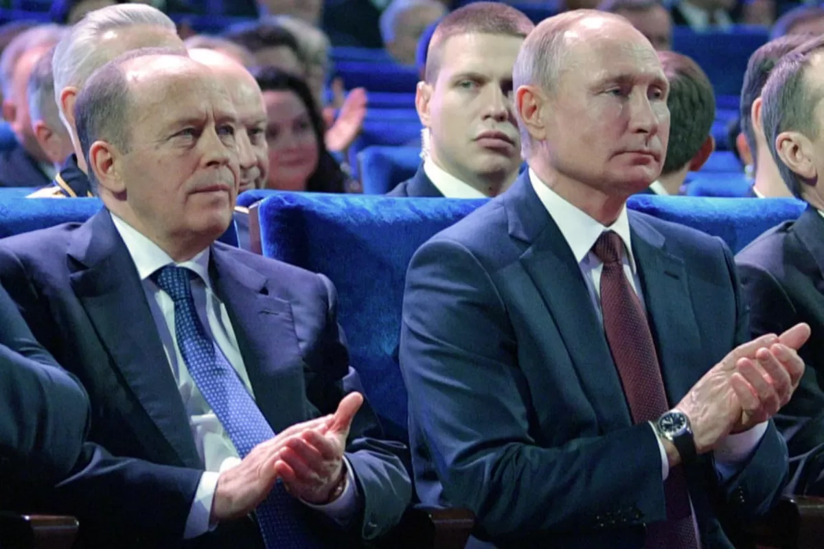 Novaya Gazeta: Puterea din trei litere