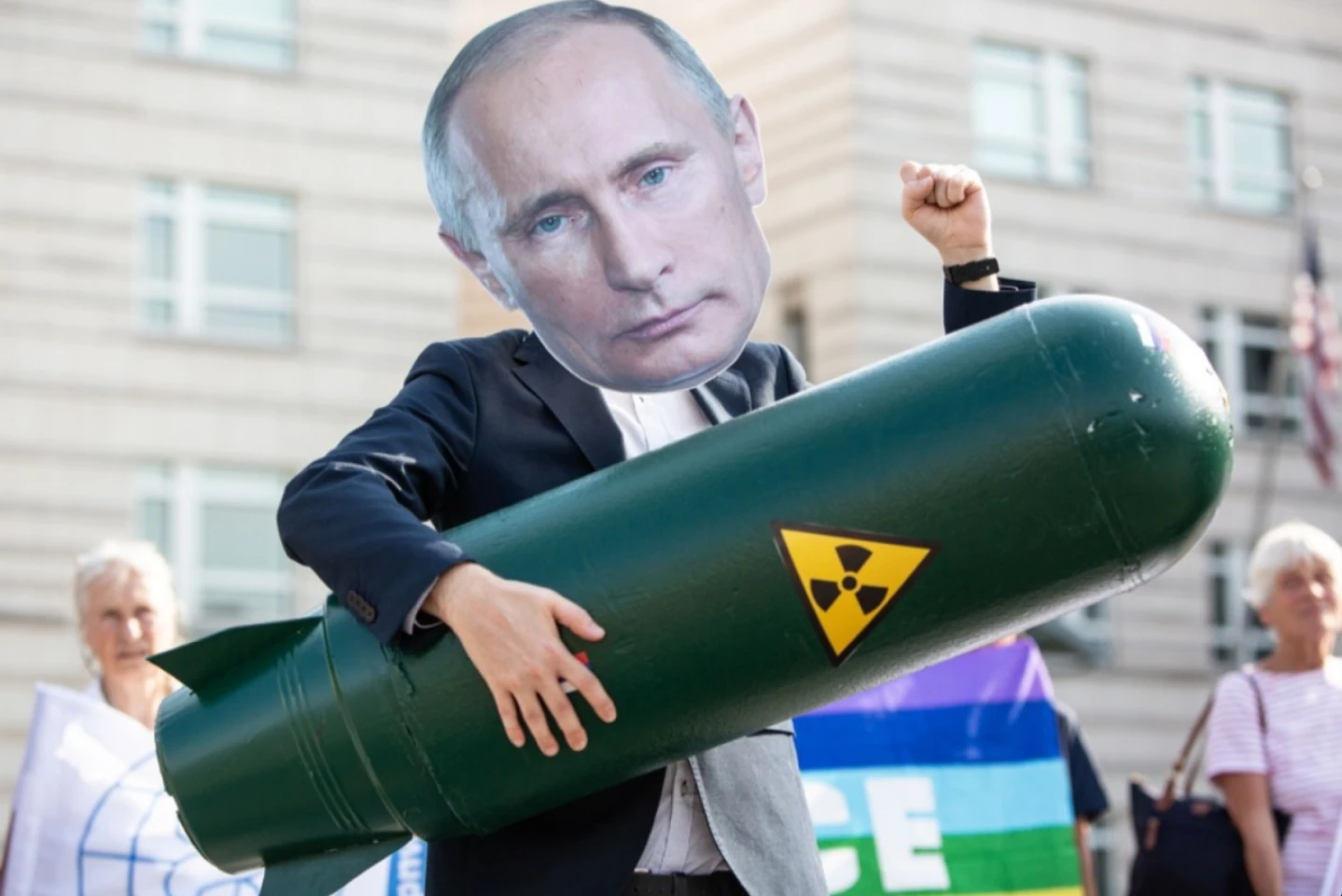 Moartea unui general propagandist și basme rusești cu război nuclear