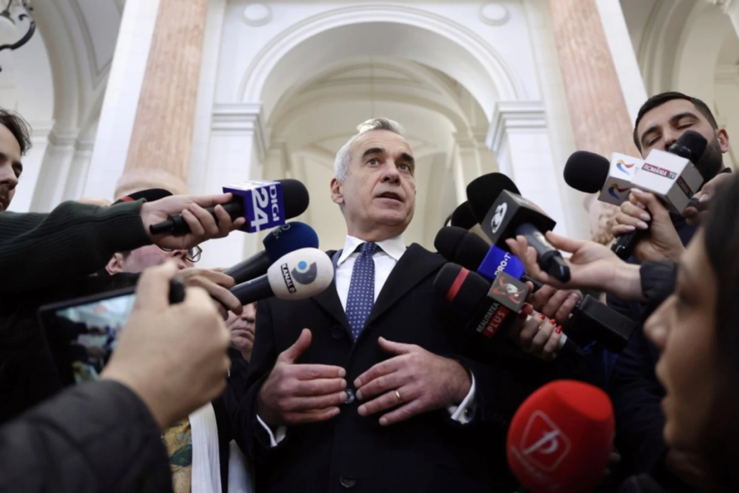 Vor conduce transsexualii companiile și instituțiile României? Vom plăti taxe pe banii din cont?