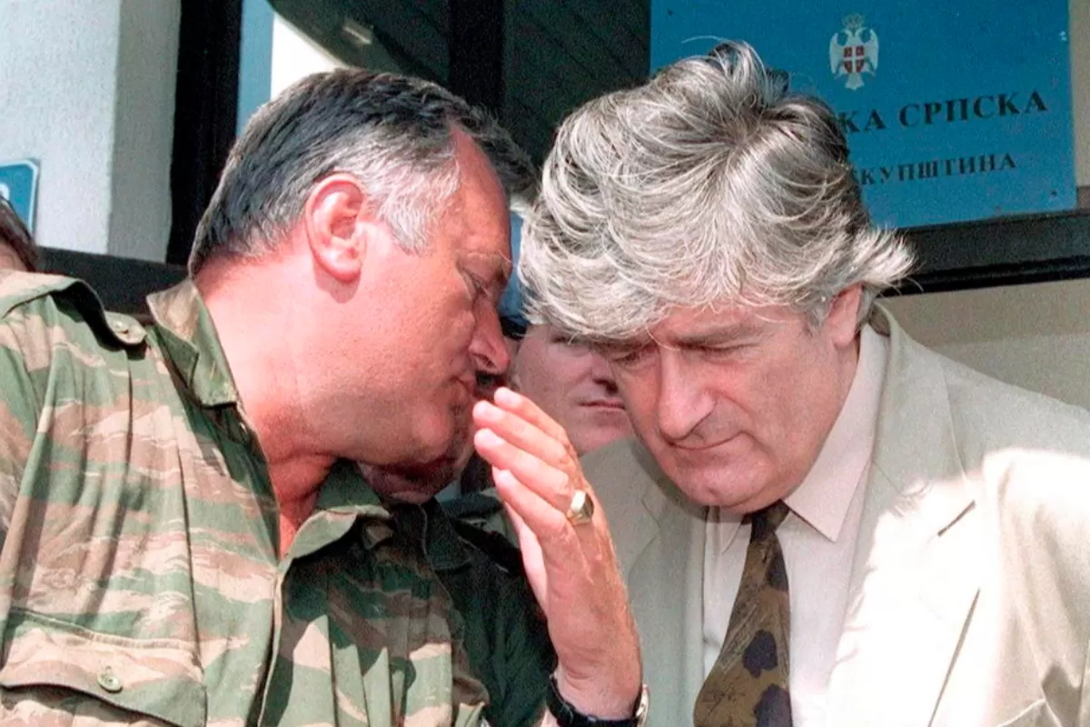 Fostul lider al sârbilor bosniaci, Radovan Karadzici, condamnat la închisoare pe viaţă, pentru genocid şi crime de război, va fi transferat în Marea Britanie