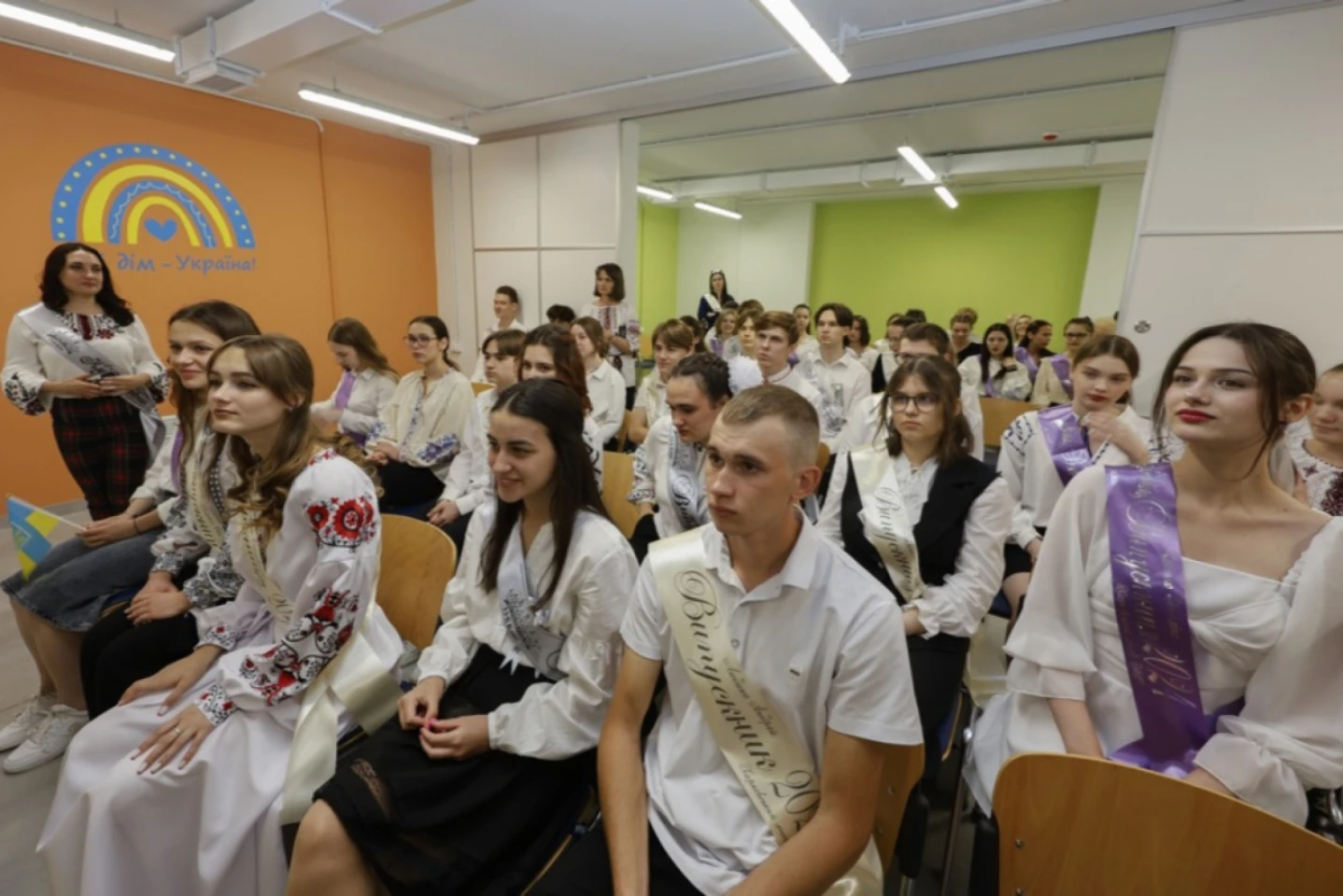 DEZINFORMARE: Ucraina adoptă un model educațional impus de naziști