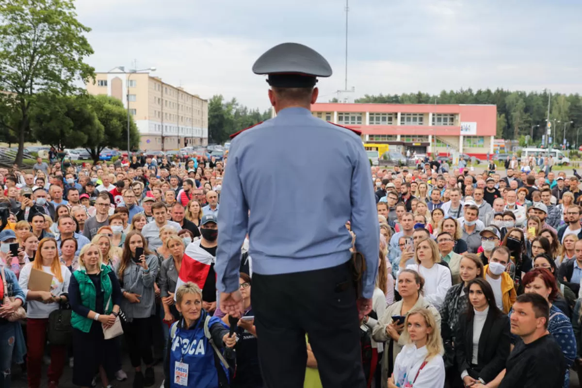Justiția din Belarus a condamnat, vineri, un ofițer din armată la 18 ani de închisoare, sub acuzația de trădare