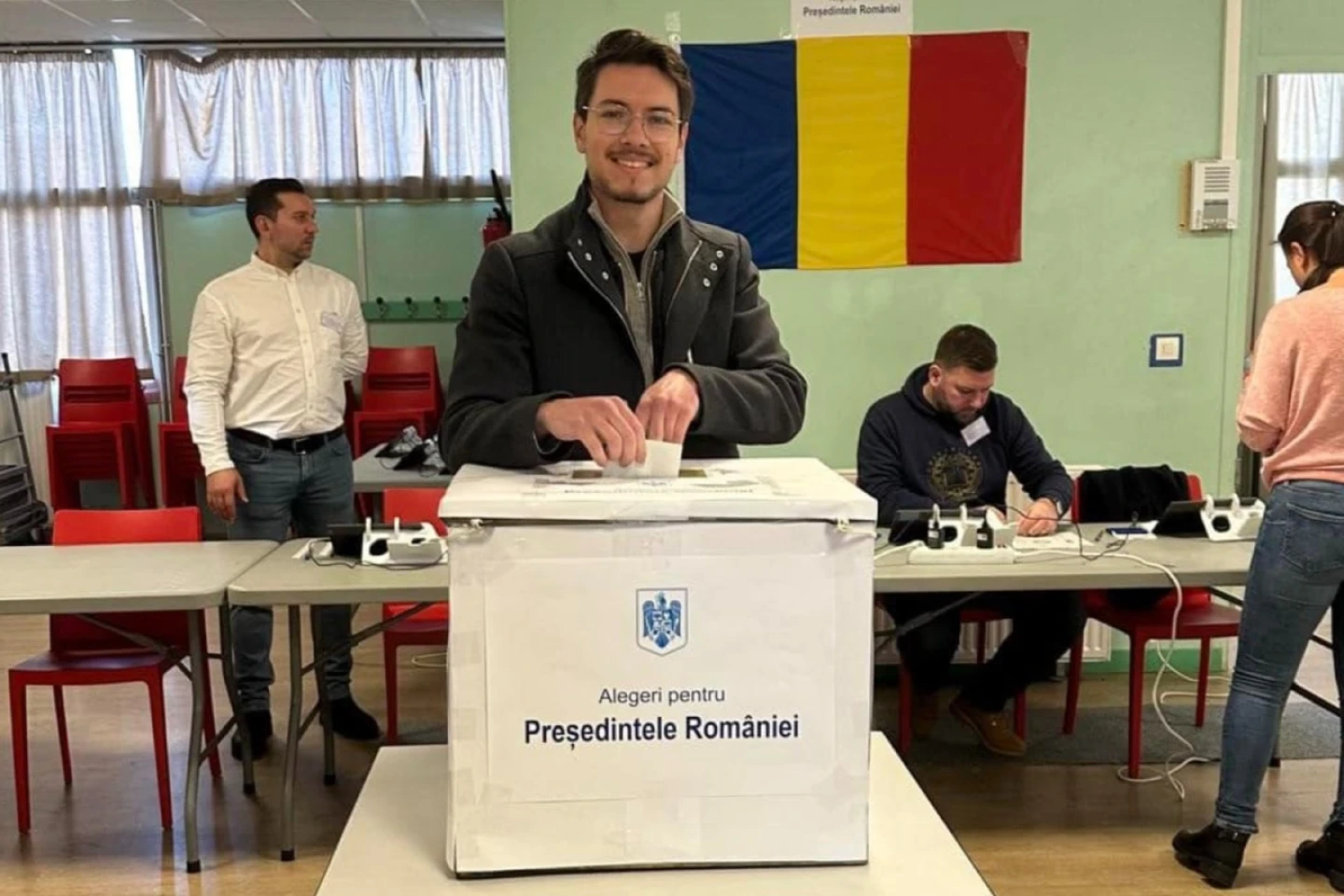 A început înregistrarea alegătorilor români din străinătate pentru scrutinul prezidenţial