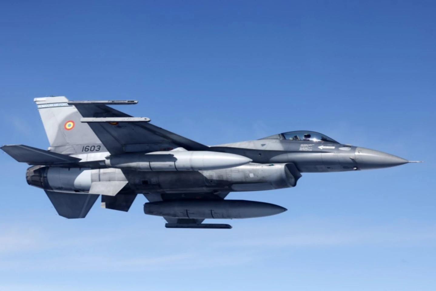 Forțele Aeriene Române anunță efectuarea mai multor zboruri de antrenament pe întreg teritoriul țării