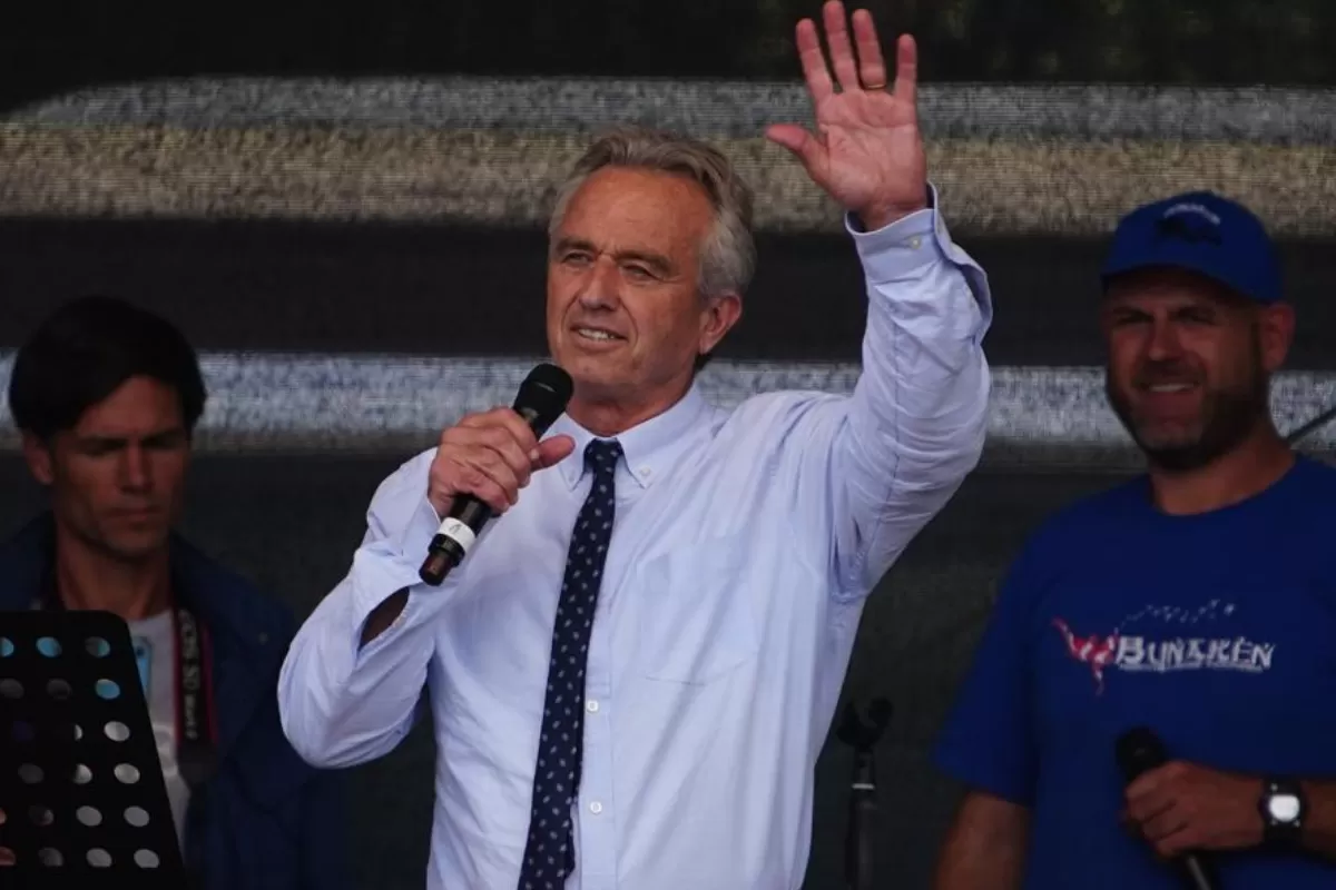 Studiu: în America, 12 personaje sunt la originea celor mai multe dezinformări și minciuni îndreptate contra vaccinurilor anti-COVID-19