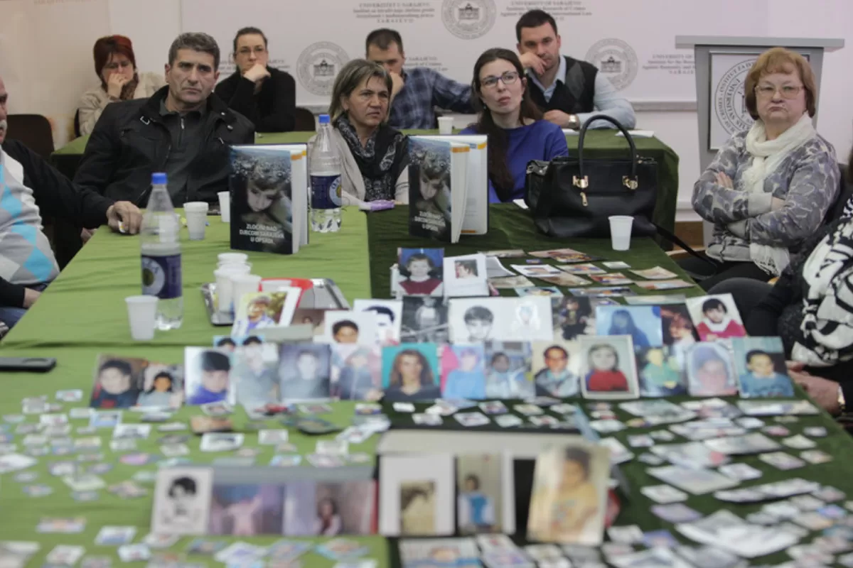 Curtea supremă din Bosnia a inculpat, vineri, pentru crime împotriva umanității, opt foști militari de etnie sârbă care au masacrat musulmani