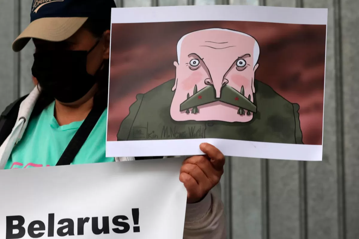 Un militant al opoziției belaruse a încercat, aparent, să se sinucidă în plină instanță