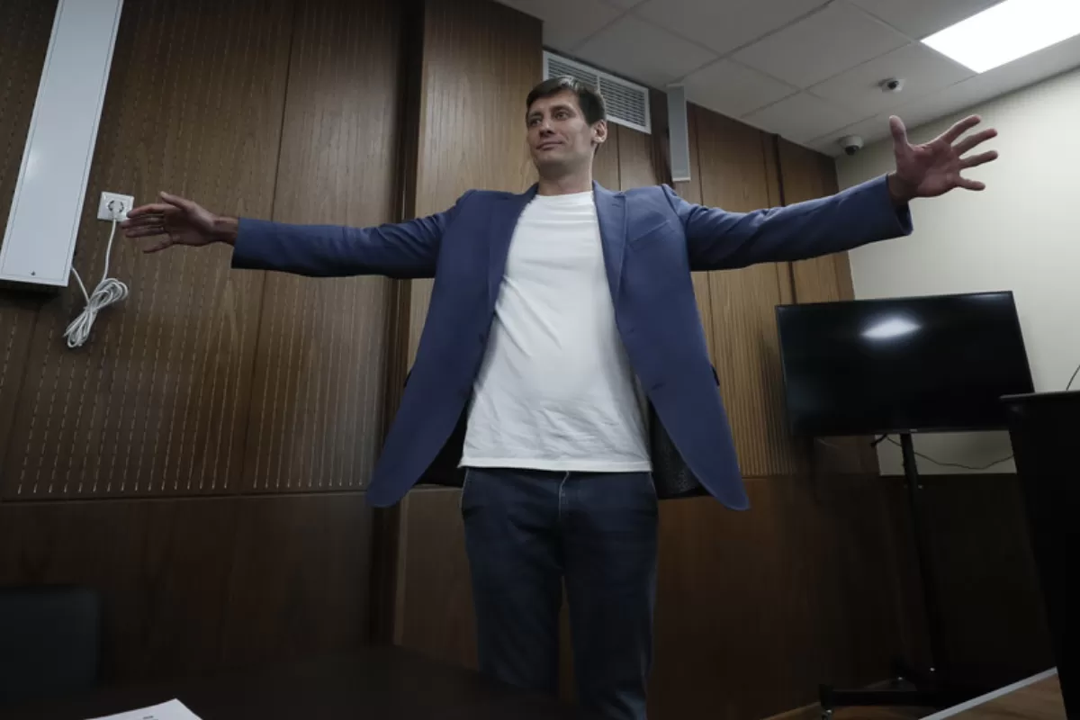 Opozantul rus Dmitri Gudkov, fost deputat, a anunțat că s-a refugiat în Ucraina