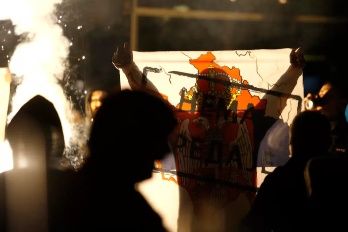 Cum a unit pandemia extrema dreaptă, antivacciniștii și pasionații de teorii ale conspirației: cazul Serbiei