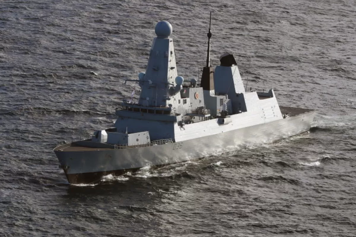 Marea Britanie precizează că nava sa militară despre care ruşii spun că a intrat în apele lor teritoriale circula pe un traseu recunoscut internațional, între Ucraina și Georgia