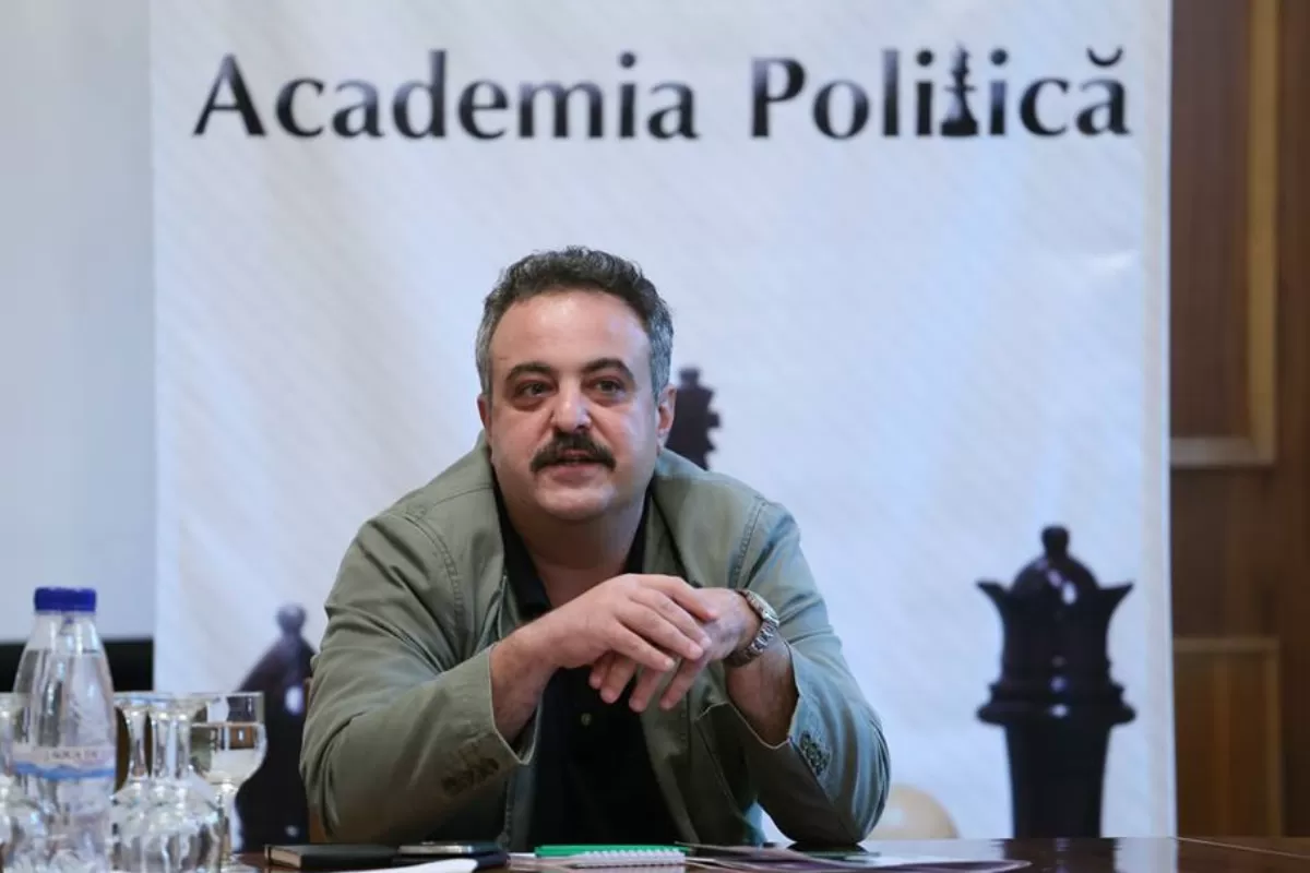 Ziarul de Iași: Socialiştii, comuniştii, unioniştii şi duşmanul comun