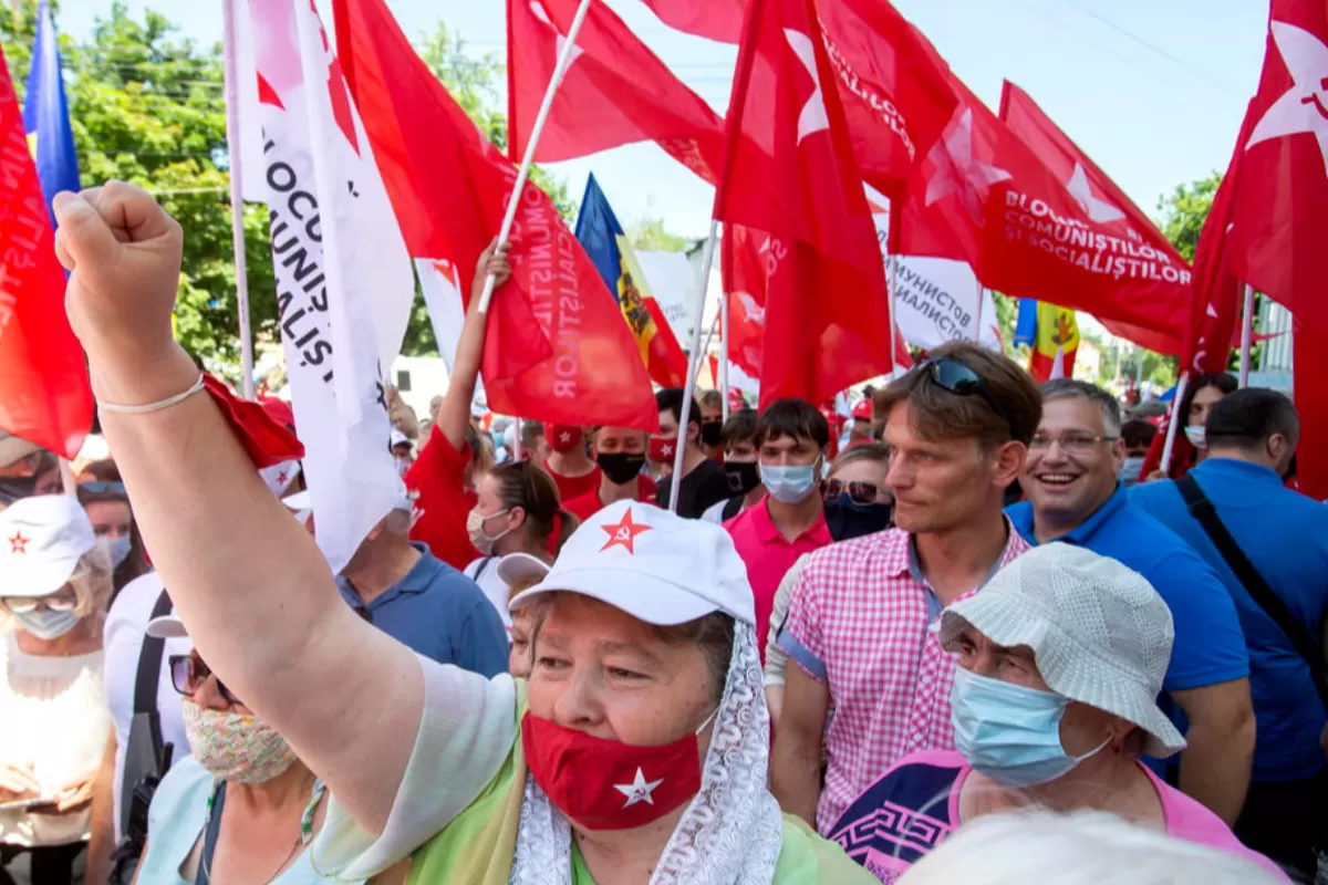 Lenin îmbrăcat în pungi de plastic, fata din sicriu și politicieni bătăuși – sau cum a fost campania electorală din Republica Moldova