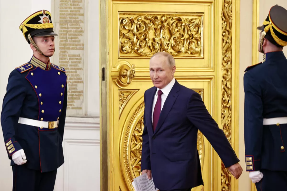 MEDUZA.IO: Rusia lui Putin este o democraţie neliberală? O dictatură informaţională? Un stat mafiot?