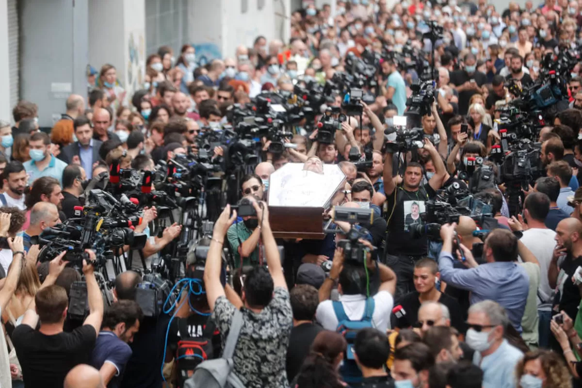 Patru posturi independente de televiziune din Georgia și-au supendat emisia, în semn de protest față de atacurile violente contra jurnaliștilor