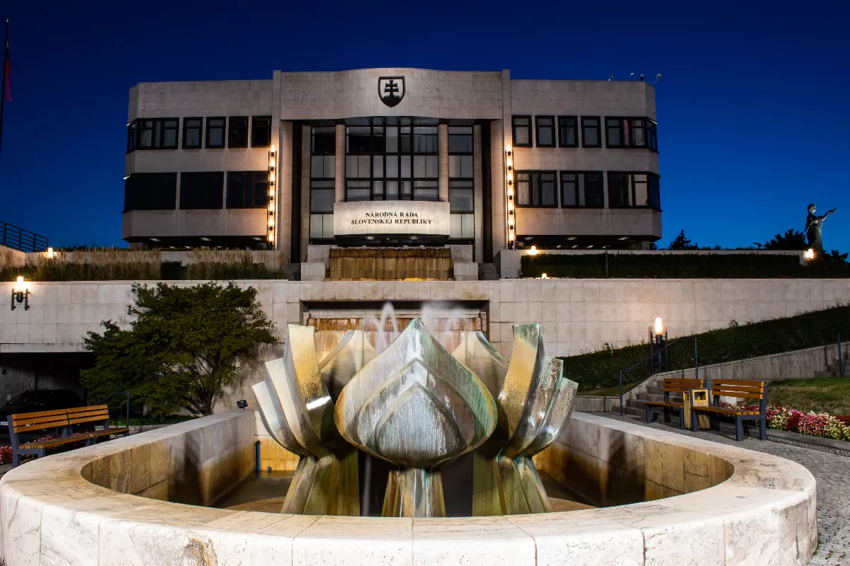 Slovacia a adoptat o lege care permite folosirea certificatului de vaccinare anti-COVID ca bilet de intrare în magazine şi alte spaţii