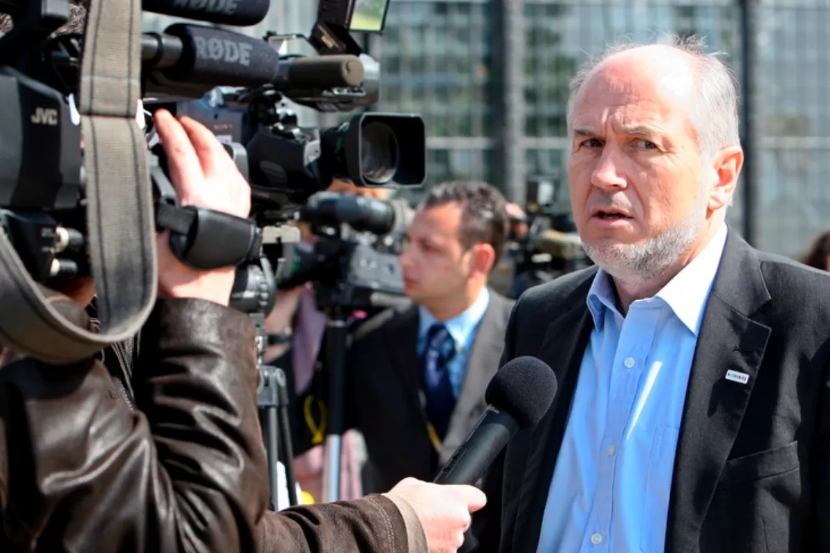 În Bosnia-Herțegovina, este interzisă negarea genocidului, conform noilor amendamente la Codul penal. Sârbii anunţă că vor boicota activitatea instituţiilor centrale ale țării